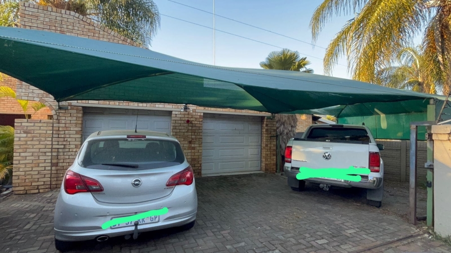 3 Bedroom Property for Sale in Safari Gardens North West